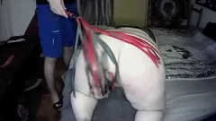 Reproduzir A vadia submissa da enteada do BBW recebe uma palmada e chicote hardcore