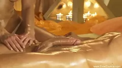 Abspielen Sinnliche asiatische Massage führt zu intensivem interrassischem Vergnügen mit Blowjob, Handjob und analen Freuden