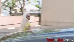 Reproduzir Loira adolescente prostituta Elsa Jean com peitos pequenos leva uma surra interracial hardcore com um pau grande