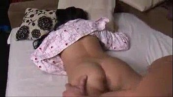 Se uita la fisu cum face baie si se duce peste el sa faca sex porno