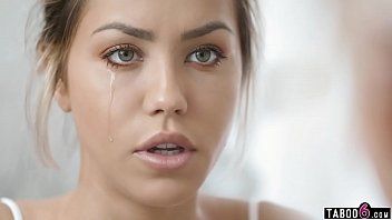 مارس الجنس الإسباني المتشددين في كس حتى دموع حبيبها