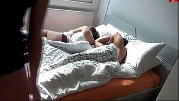 Reproducir Tiembla de mearse encima cuando tiene un orgasmo porno en la web con mujeres rusas