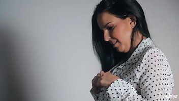 Film xxx cu o tanara adolescenta care sangereaza porno vedete ronance sex pe manele porno