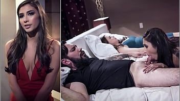 Abspielen Diese große MILF mit sehr schönen Brüsten hat einen großen Arsch und will gefickt werden