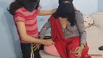 Reproducir Porno con tu novia que se masturba muy duro