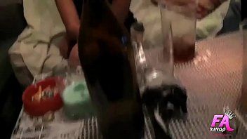 Abspielen Das einsame Mädchen ruft dich zu sich