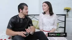 تشغيل TENSIBLING TABOO: فوجئت Maddie Winters بديك عيد الحب من قبل زوجها